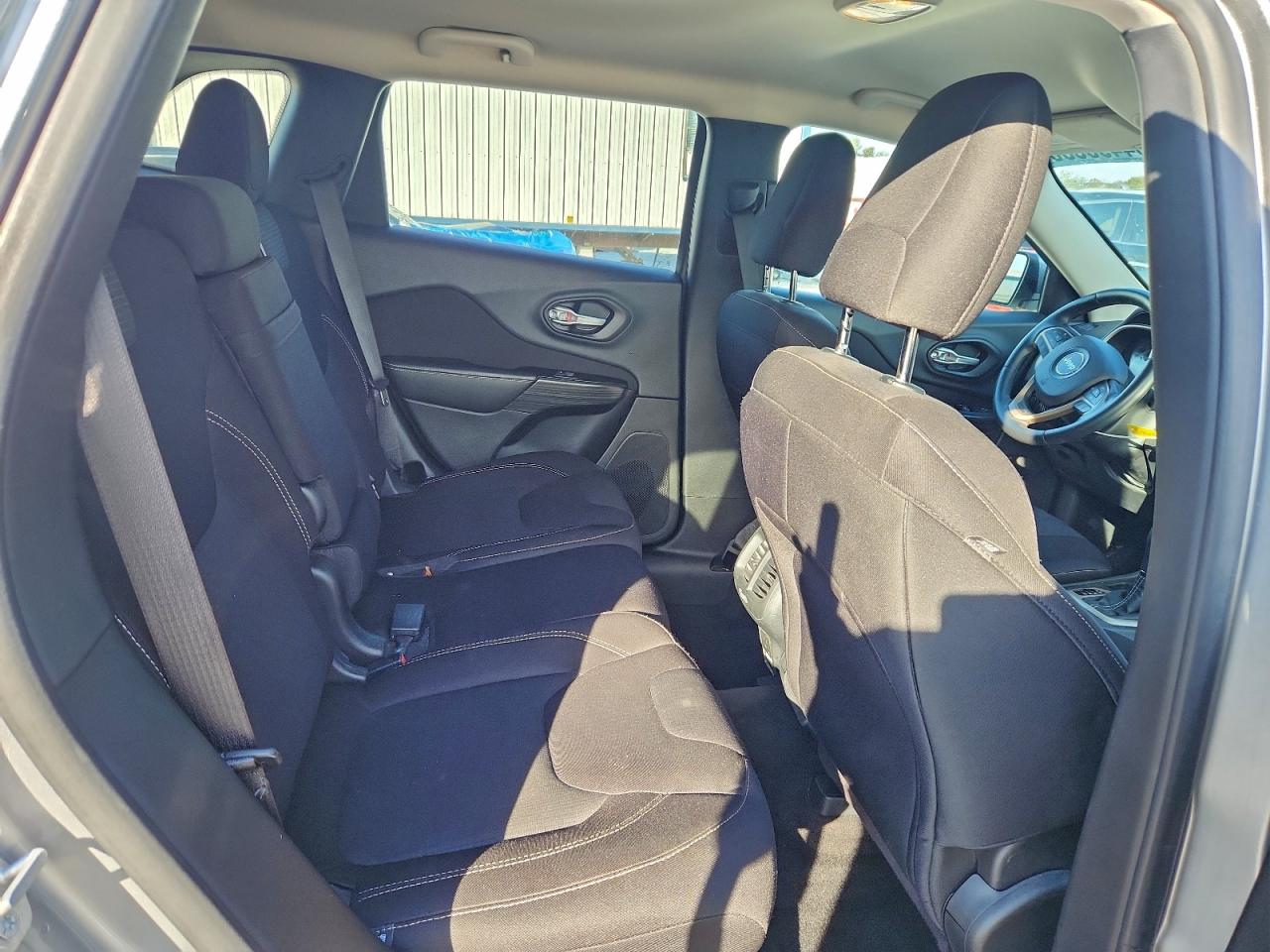 2015 Jeep Cherokee Latitude VIN: 1C4PJLCBXFW712287 Lot: 94498535