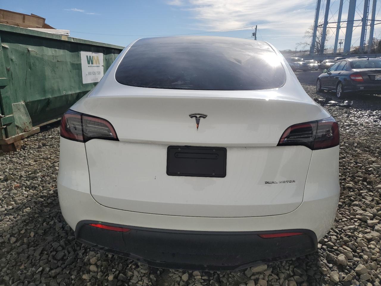 2024 Tesla Model Y VIN: 7SAYGDEE9RF179182 Lot: 92398325