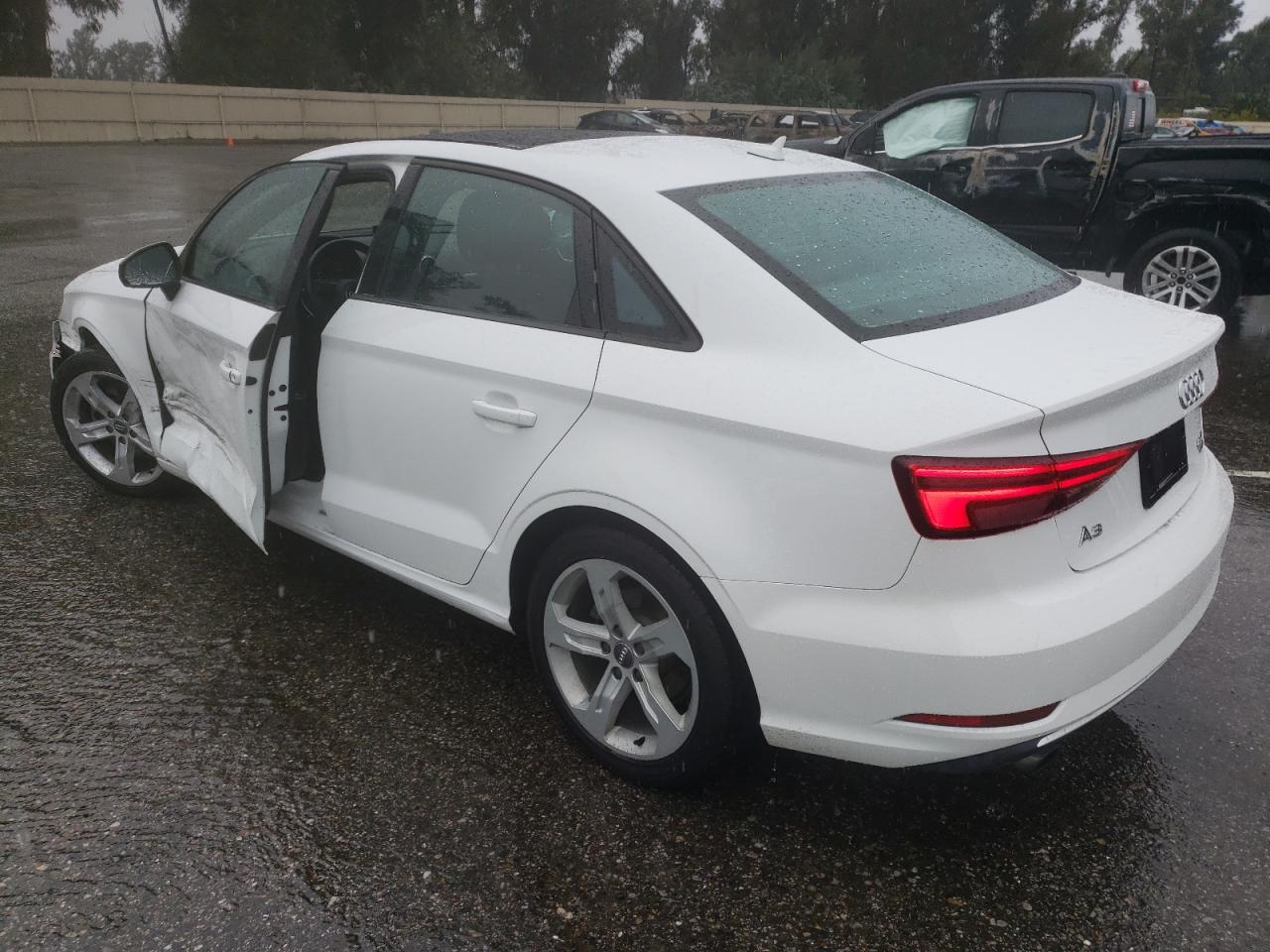 Фото: WAUB8GFF2H1020520