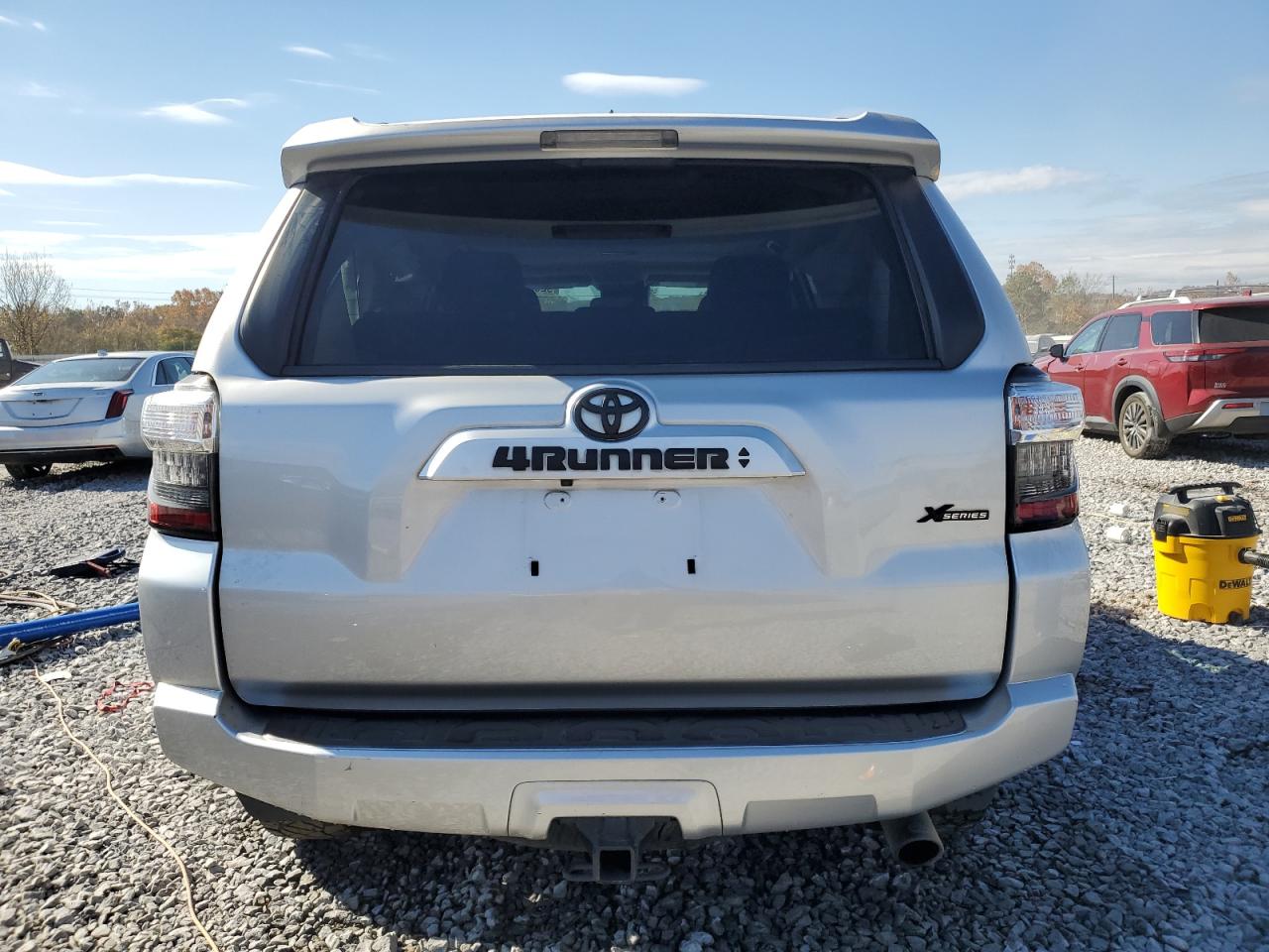 2021 Toyota 4Runner Sr5 VIN: JTEFU5JR8M5235534 Lot: 92630135