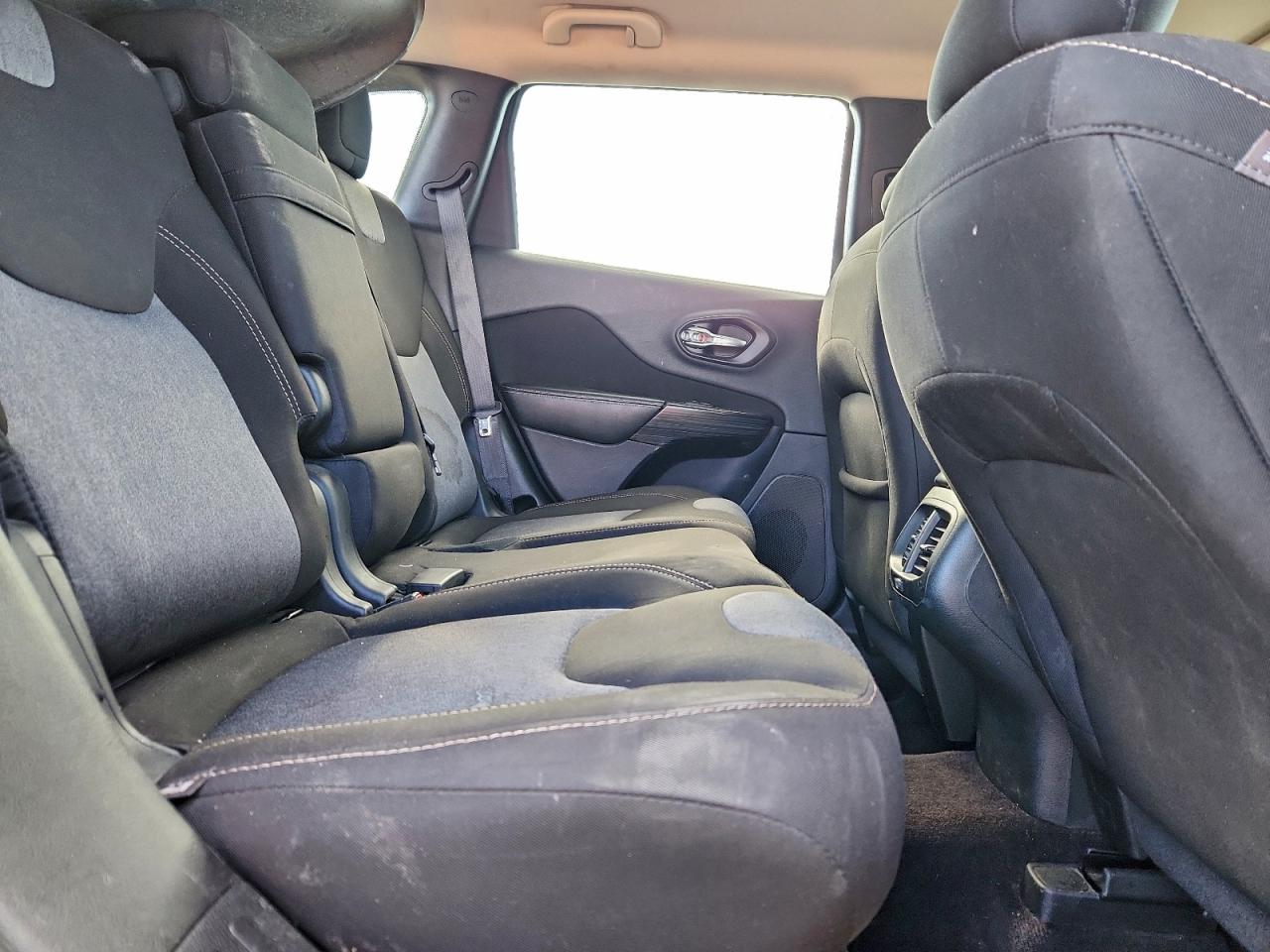 2016 Jeep Cherokee Sport VIN: 1C4PJLAB6GW207657 Lot: 94326865