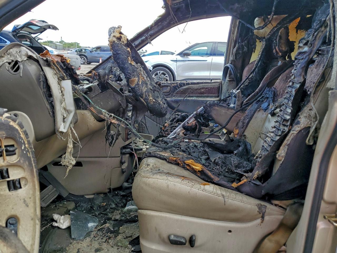 2005 Chrysler Town & Country Limited VIN: 2C4GP64L85R478486 Lot: 94542255