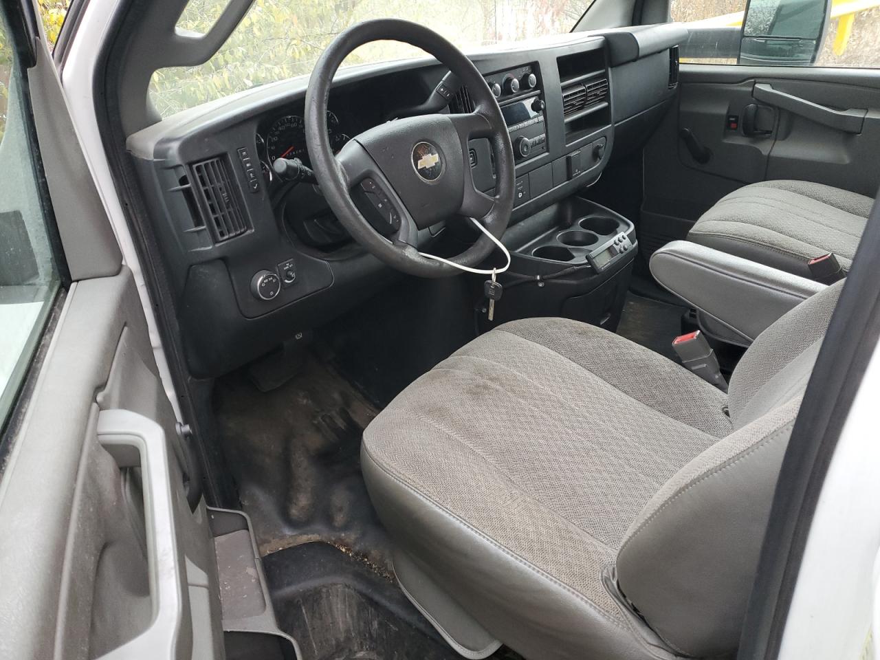 2017 Chevrolet Express Refrigerated Box Truck VIN: 1GB6GUCG3H1100450 Lot: 91045755