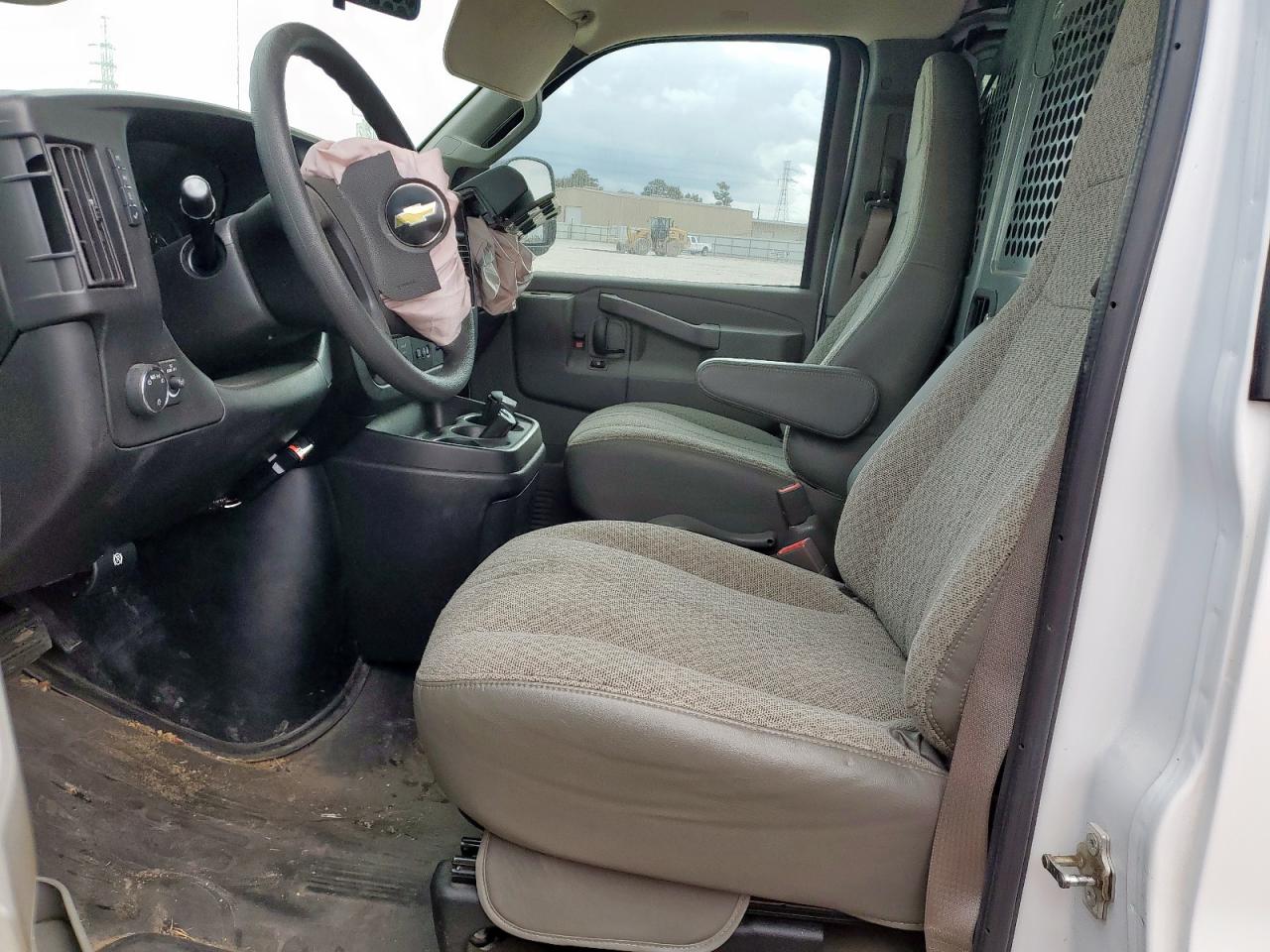 2021 Chevrolet Express G2500 Delivery Van VIN: 1GCWGAF72M1163913 Lot: 92598045