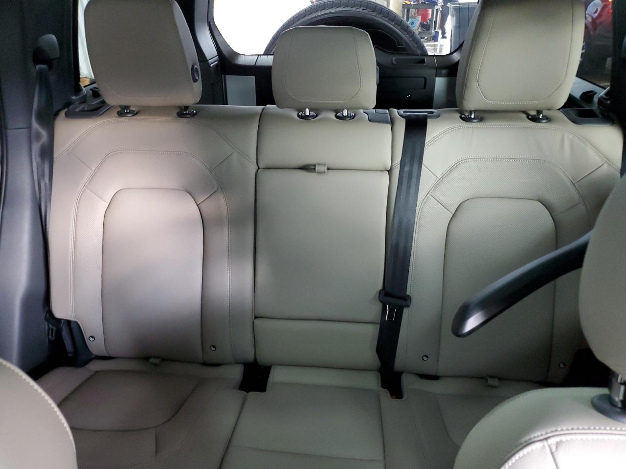 2024 Land Rover Defender 110 S VIN: SALEJ7EU5R2309660 Lot: 91088965