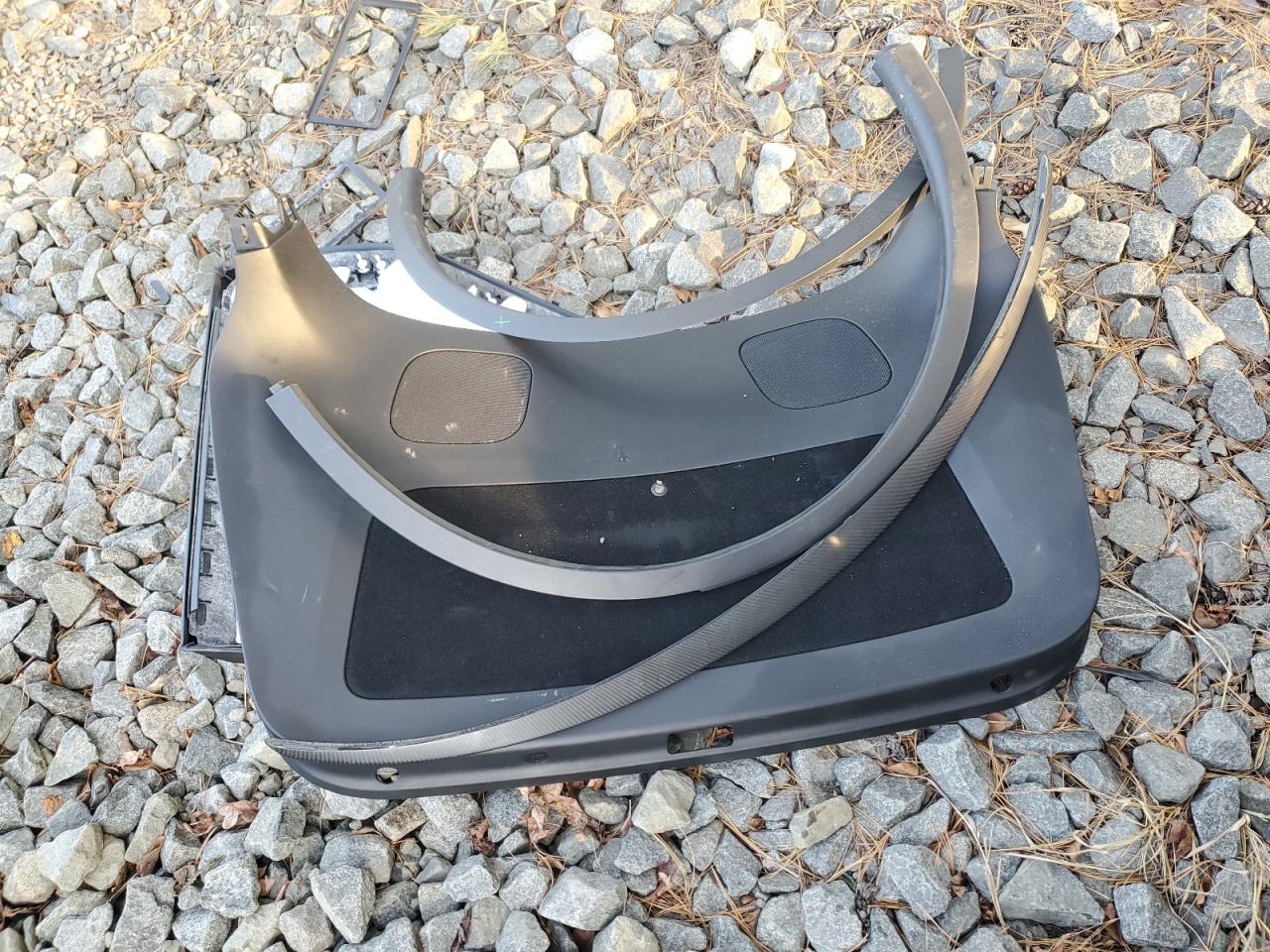 2024 Tesla Model Y VIN: 7SAYGDEF8RA323438 Lot: 93297575