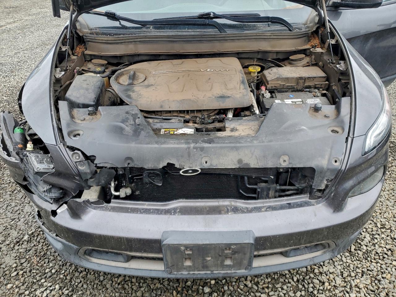 2016 Jeep Cherokee Latitude VIN: 1C4PJMCS0GW268618 Lot: 92758875