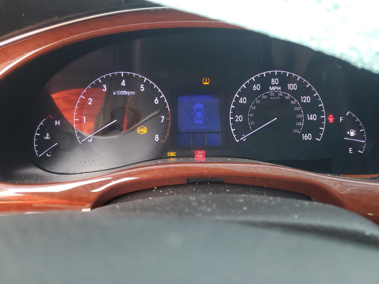 2013 Hyundai Genesis 3.8L VIN: KMHGC4DD6DU217198 Lot: 81381045