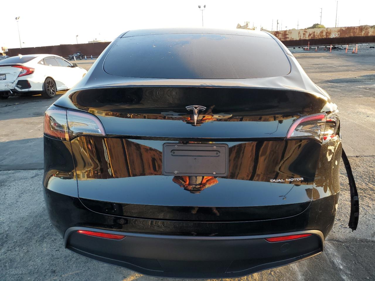 2025 Tesla Model Y VIN: 7SAYGAEE2SF307962 Lot: 92039285