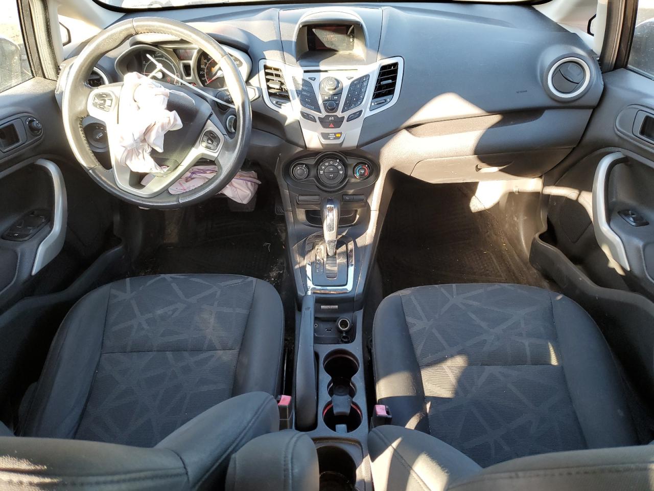 2013 Ford Fiesta Se VIN: 3FADP4BJ2DM132132 Lot: 92373975