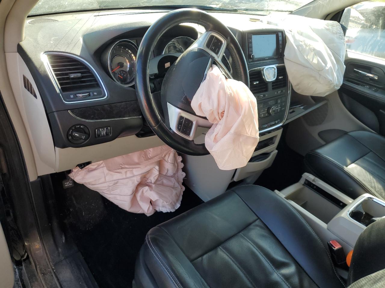 2015 Chrysler Town & Country Touring L VIN: 2C4RC1CGXFR590672 Lot: 92706635