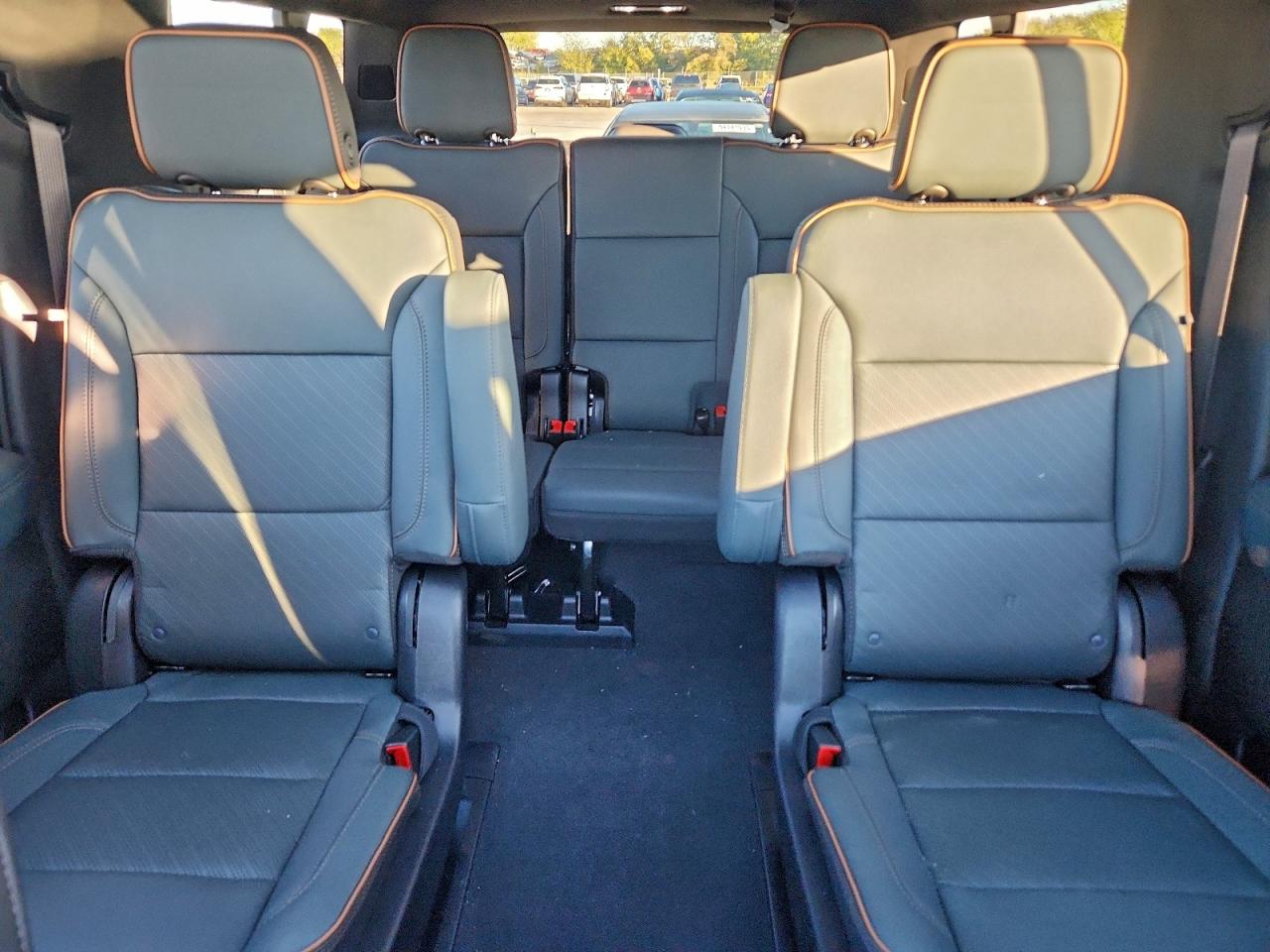 2026 GMC Yukon Xl At4 VIN: 1GKS2HKD8TR113667 Lot: 94133585