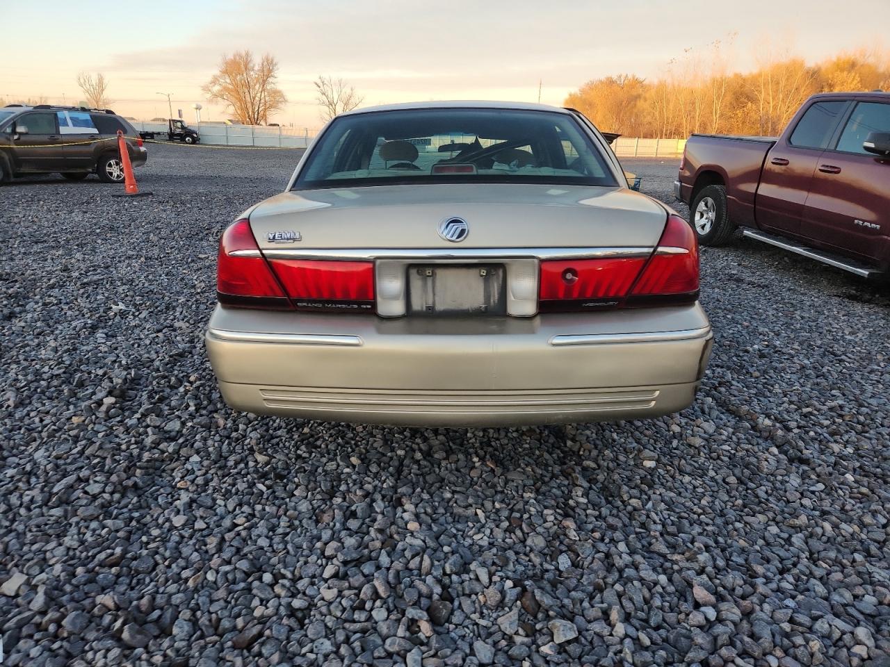 2000 Mercury Grand Marquis Gs VIN: 2MEFM74W7YX659145 Lot: 92451265