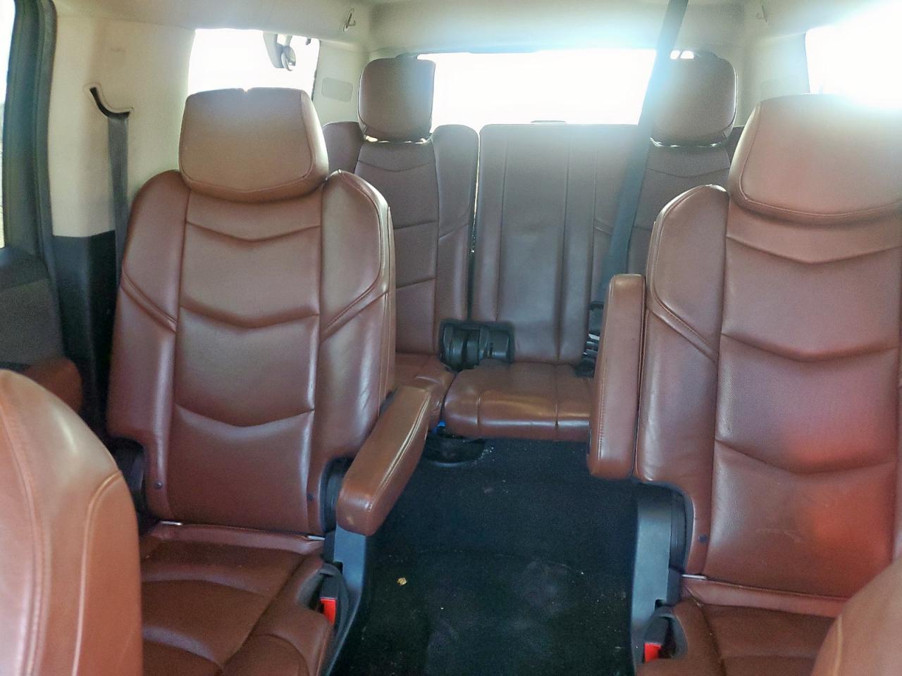 2018 Cadillac Escalade Esv Luxury VIN: 1GYS3HKJ2JR355540 Lot: 92126895