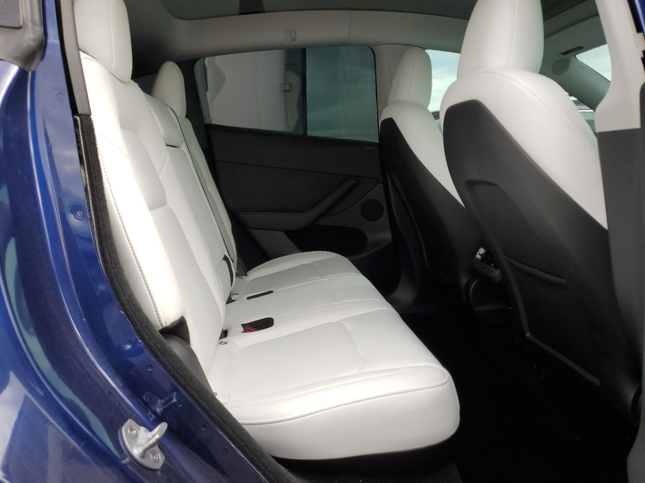 2024 Tesla Model Y VIN: 7SAYGDEF6RF049403 Lot: 91871105