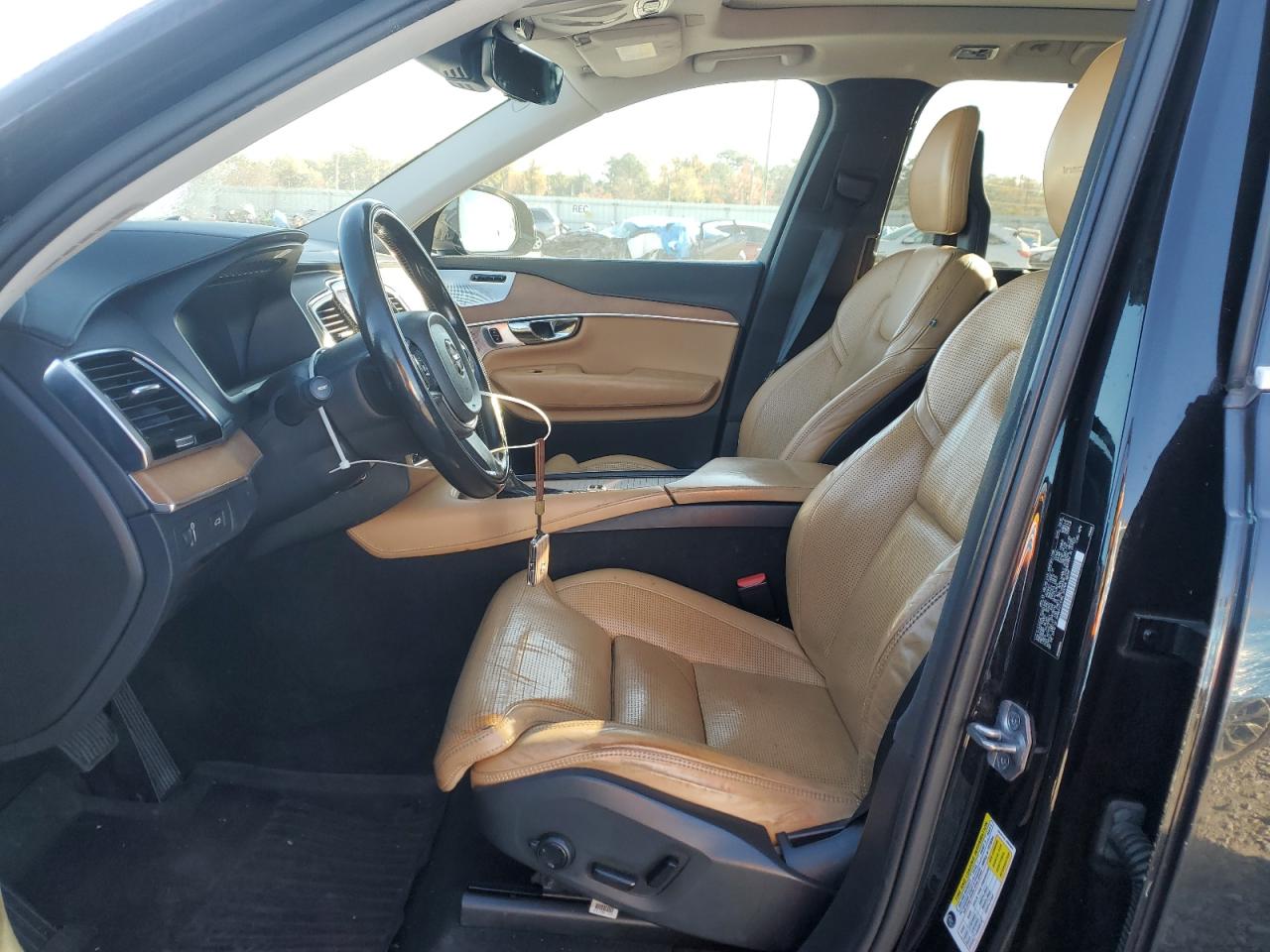 2016 Volvo Xc90 T6 VIN: YV4A22PL7G1001559 Lot: 92363185