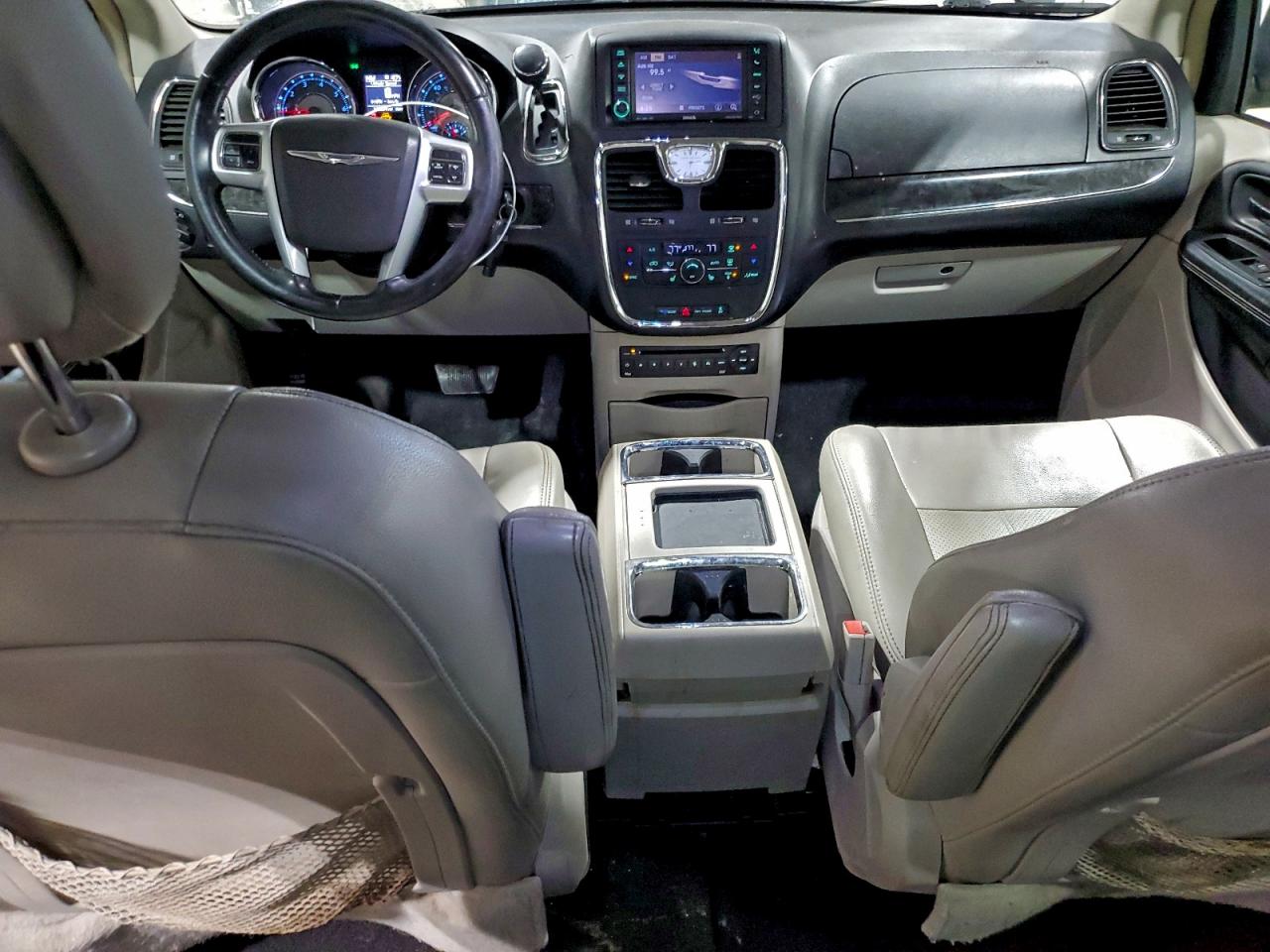 2011 Chrysler Town & Country Touring L VIN: 2A4RR8DG6BR782567 Lot: 94267035