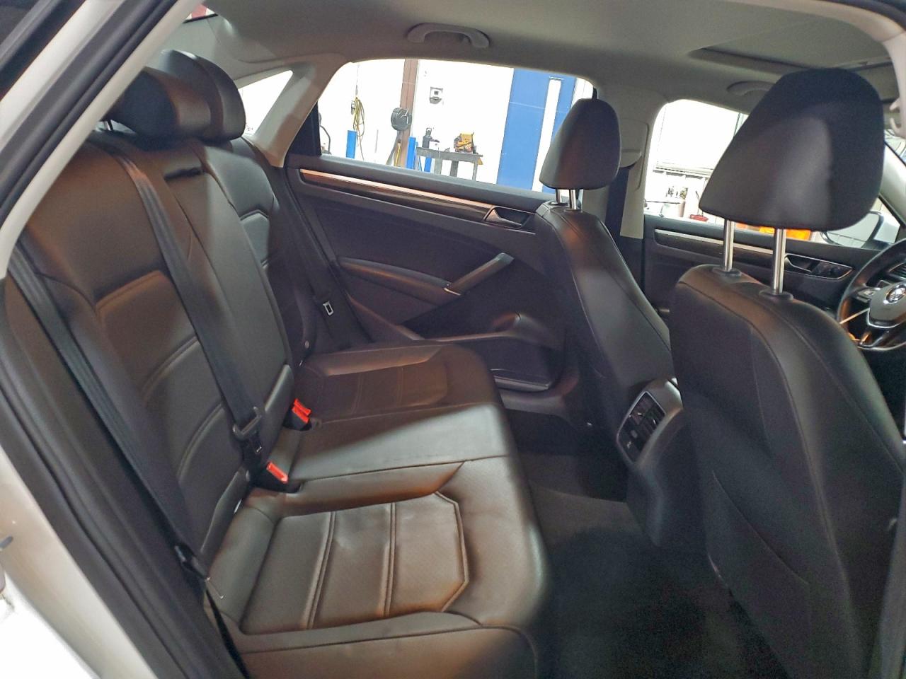 2018 Volkswagen Passat Se VIN: 1VWBA7A38JC045966 Lot: 93783435