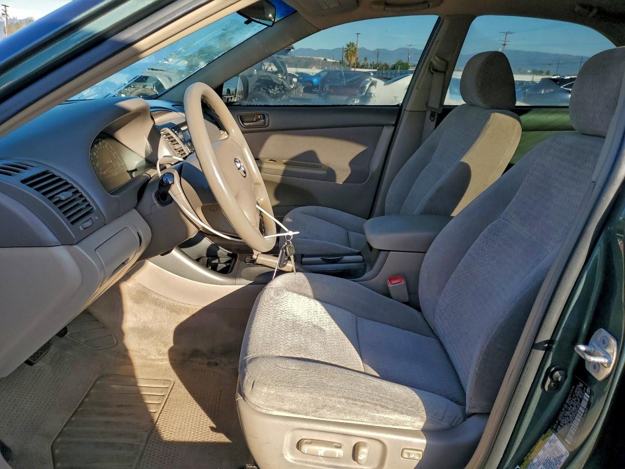 2004 Toyota Camry Le VIN: 4T1BE32KX4U373843 Lot: 94036595