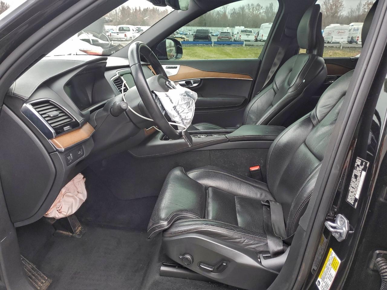 2017 Volvo Xc90 T6 VIN: YV4A22PL5H1133396 Lot: 93637555