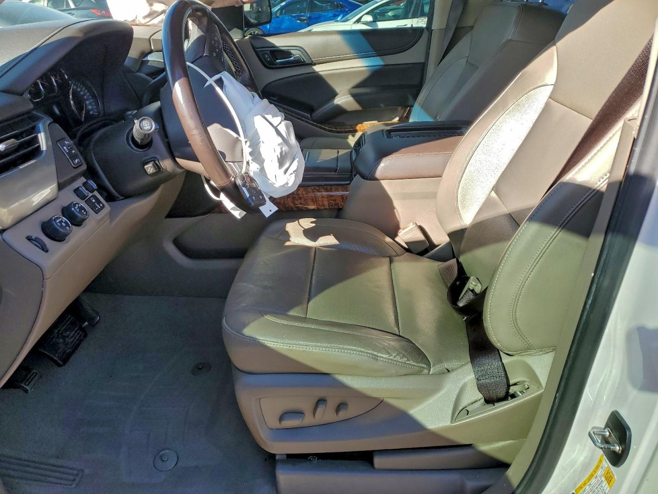 2018 Chevrolet Suburban K1500 Premier VIN: 1GNSKJKC4JR135843 Lot: 94565775