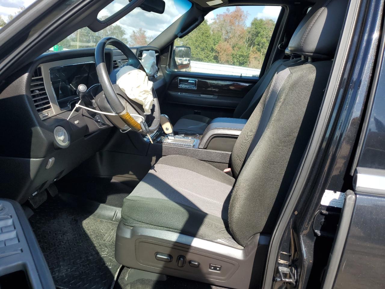 2010 Lincoln Navigator VIN: 5LMJJ2H58AEJ10725 Lot: 92618685