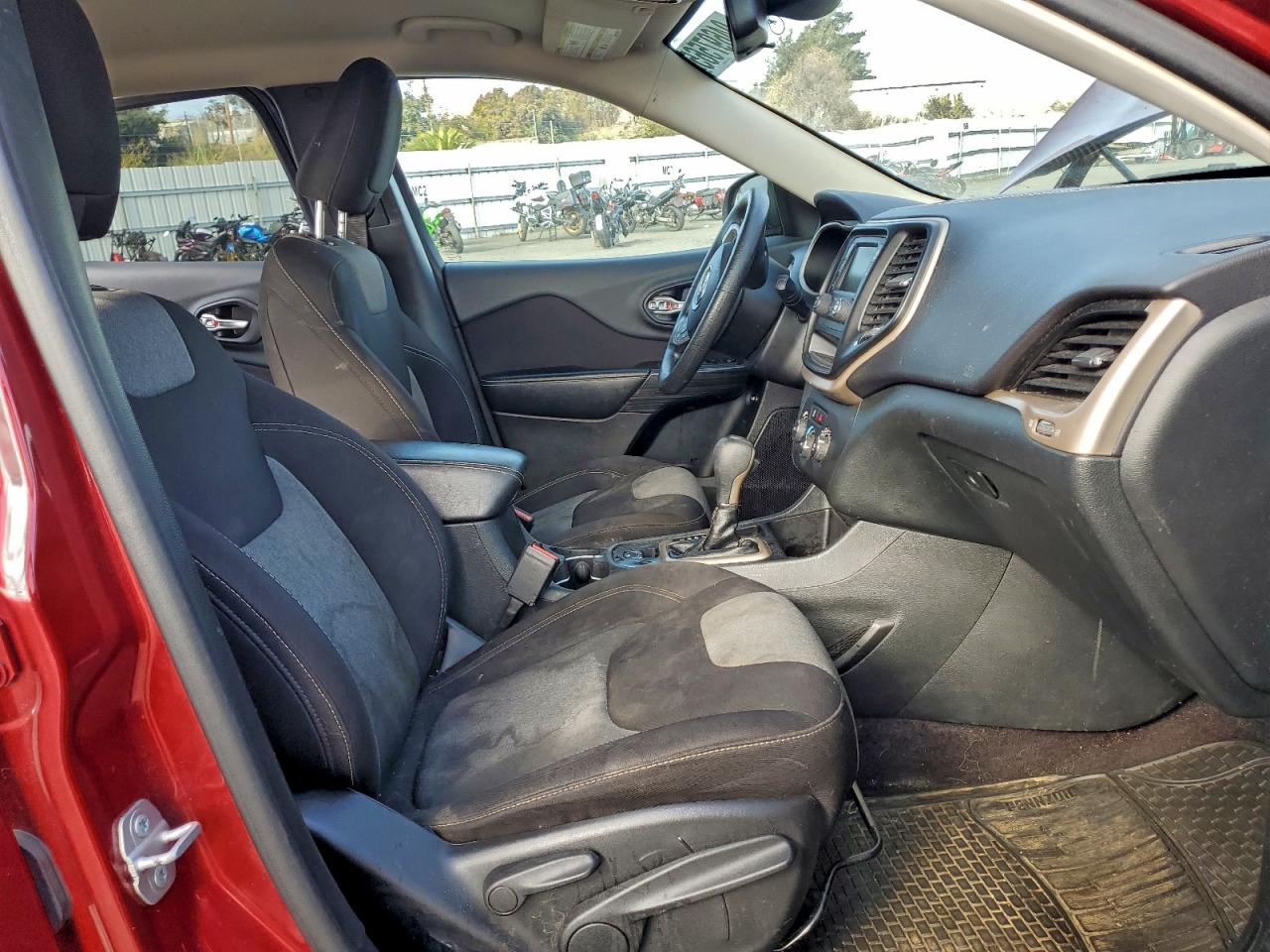 2016 Jeep Cherokee Sport VIN: 1C4PJLAB8GW208146 Lot: 94697565