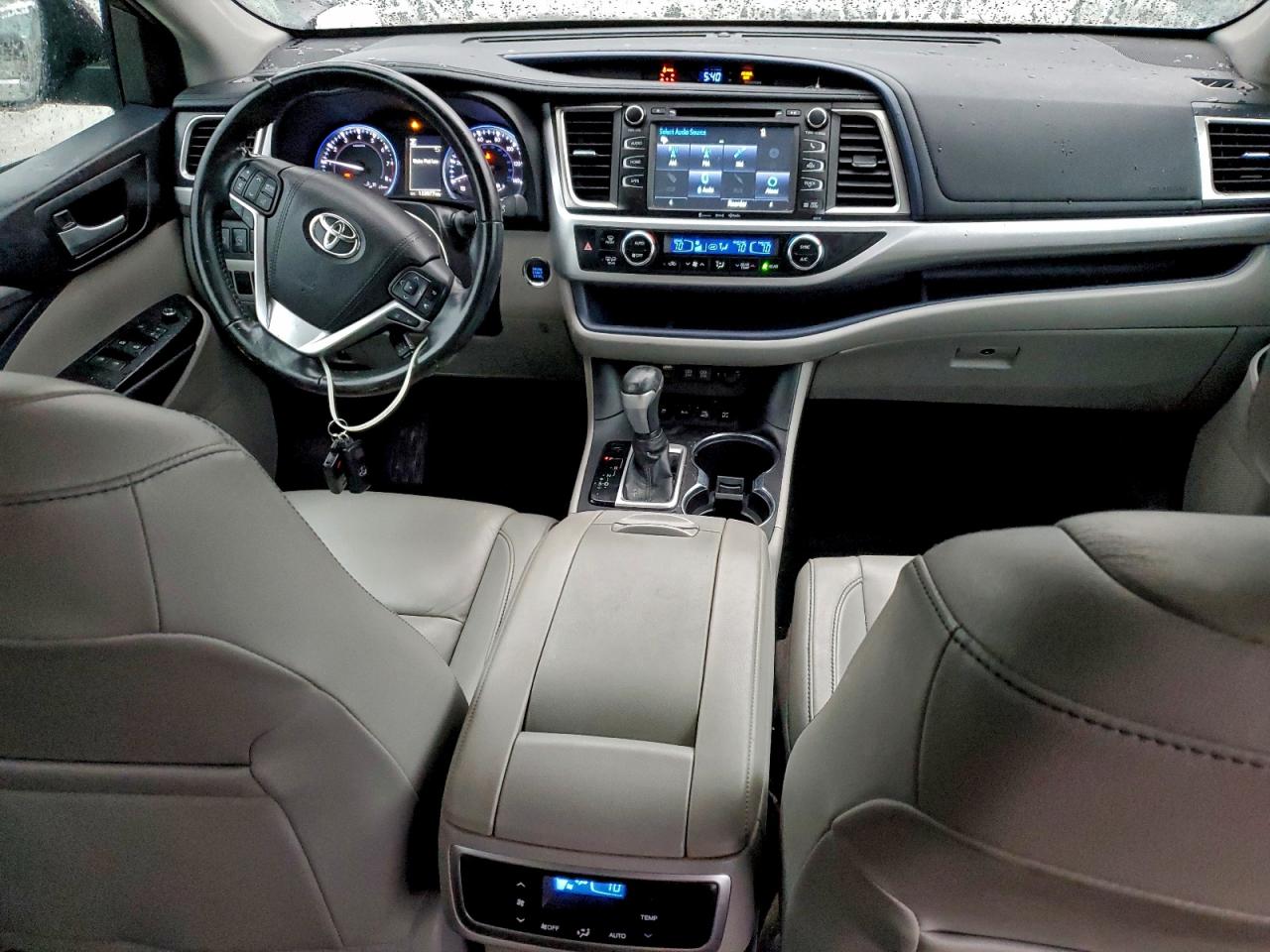 2018 Toyota Highlander Se VIN: 5TDJZRFH1JS555601 Lot: 94289625