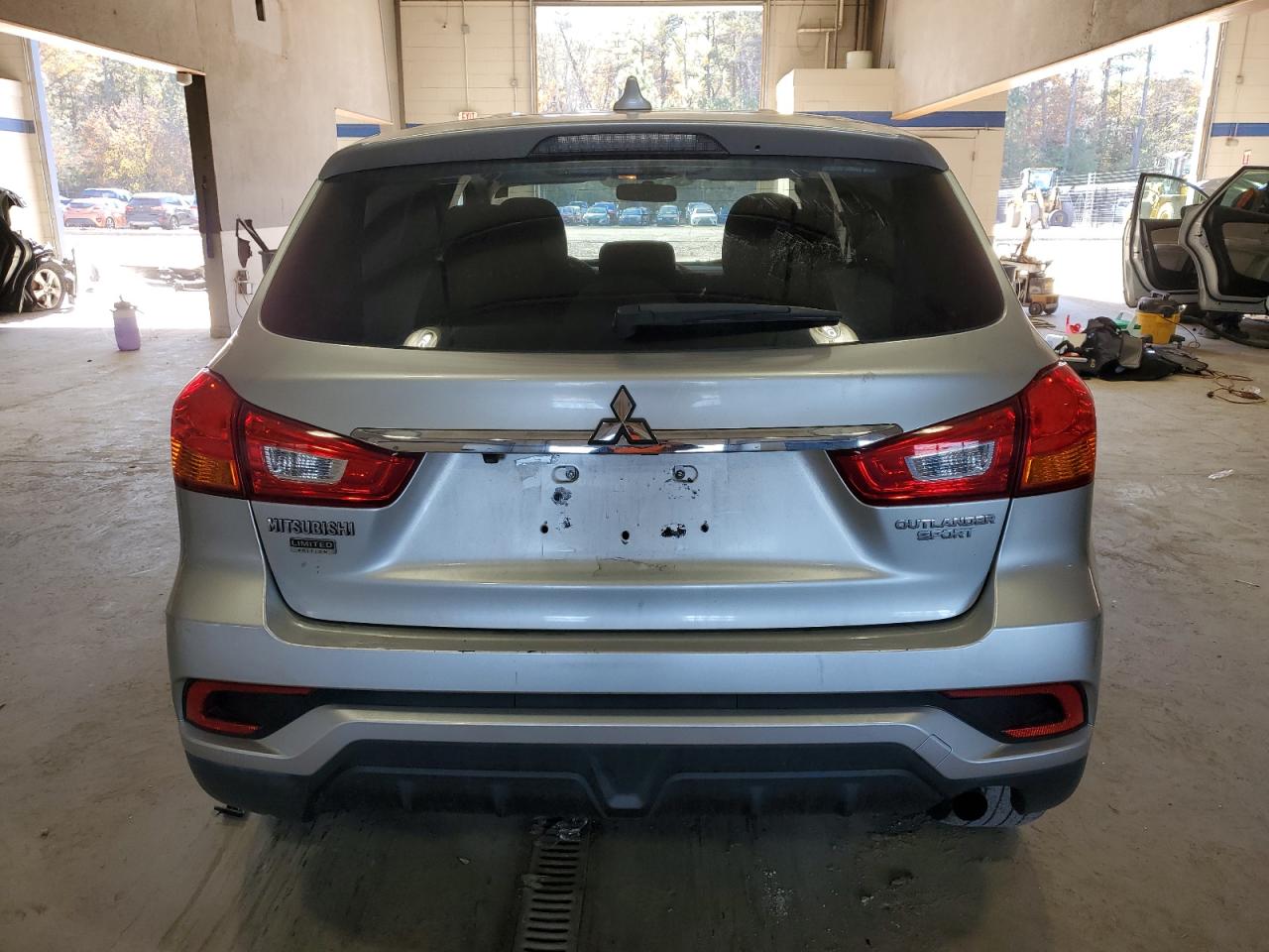 2018 Mitsubishi Outlander Sport Es VIN: JA4AP3AU1JU010687 Lot: 92114425
