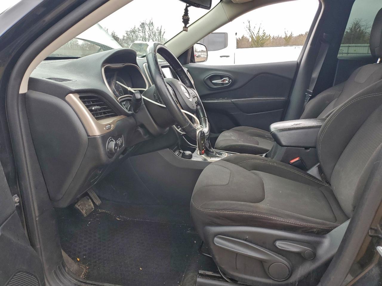 2015 Jeep Cherokee Latitude VIN: 1C4PJMCB4FW793907 Lot: 93752025