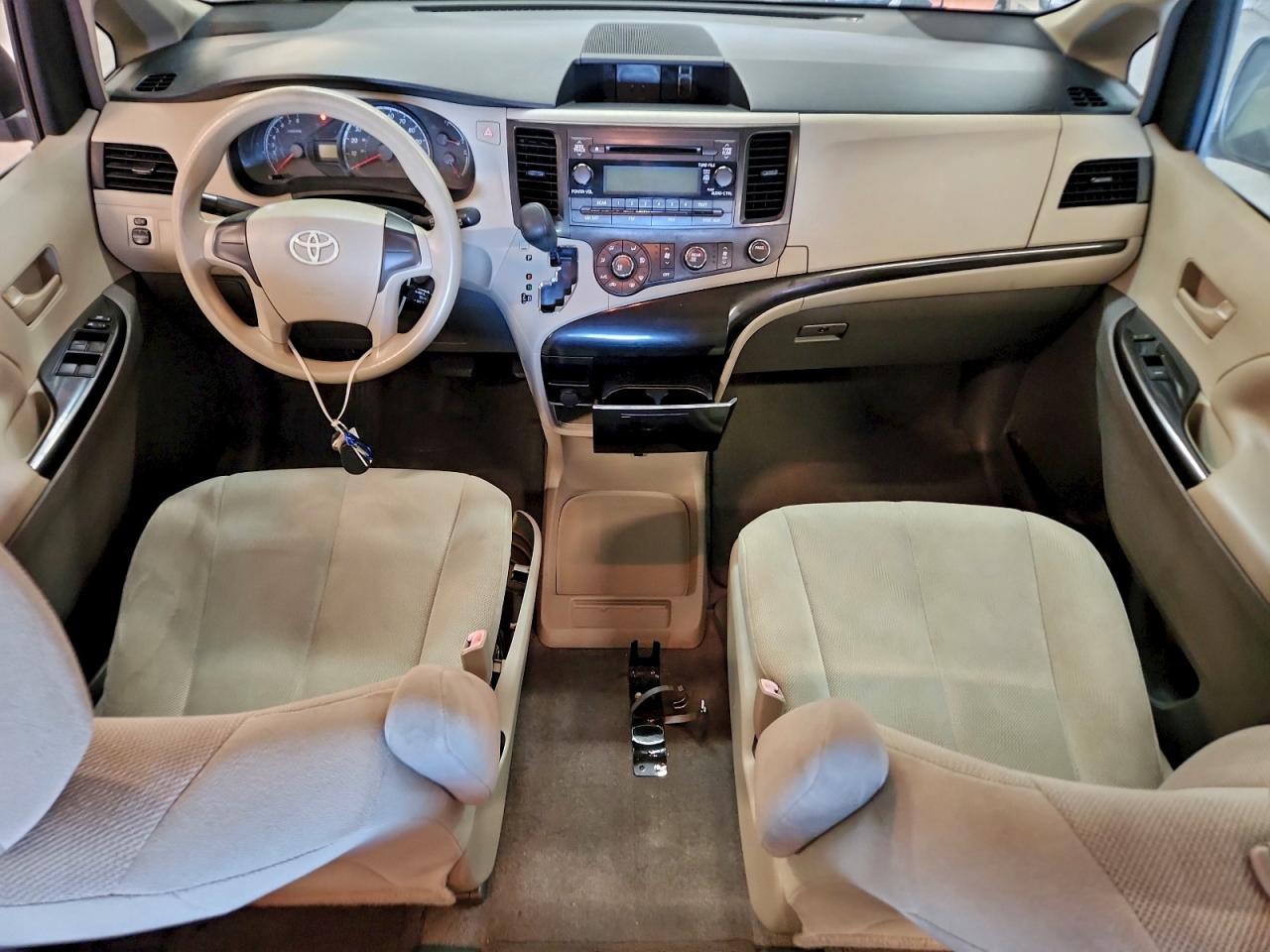 2013 Toyota Sienna VIN: 5TDZK3DC5DS355692 Lot: 92717265