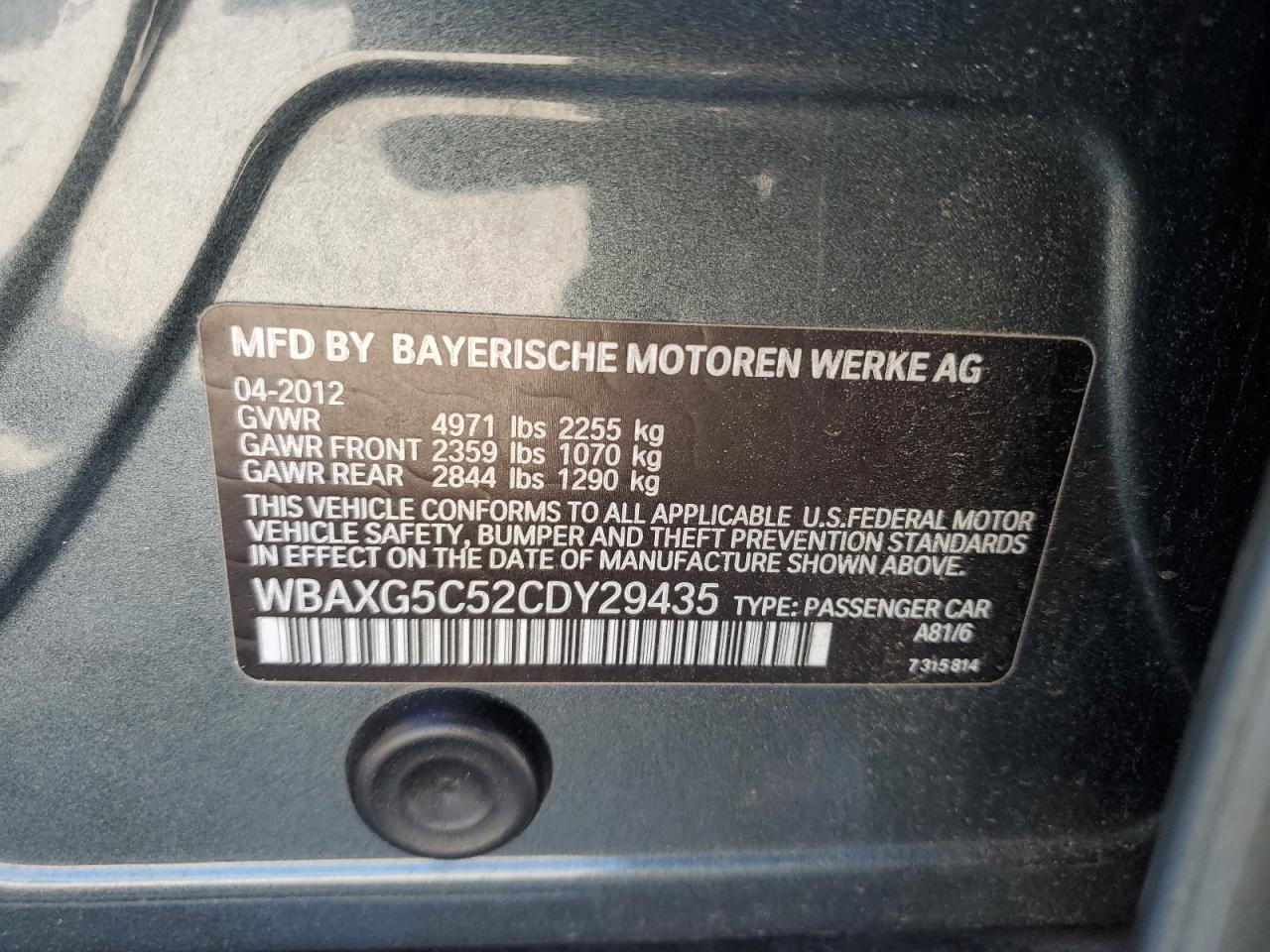 Фото: WBAXG5C52CDY29435