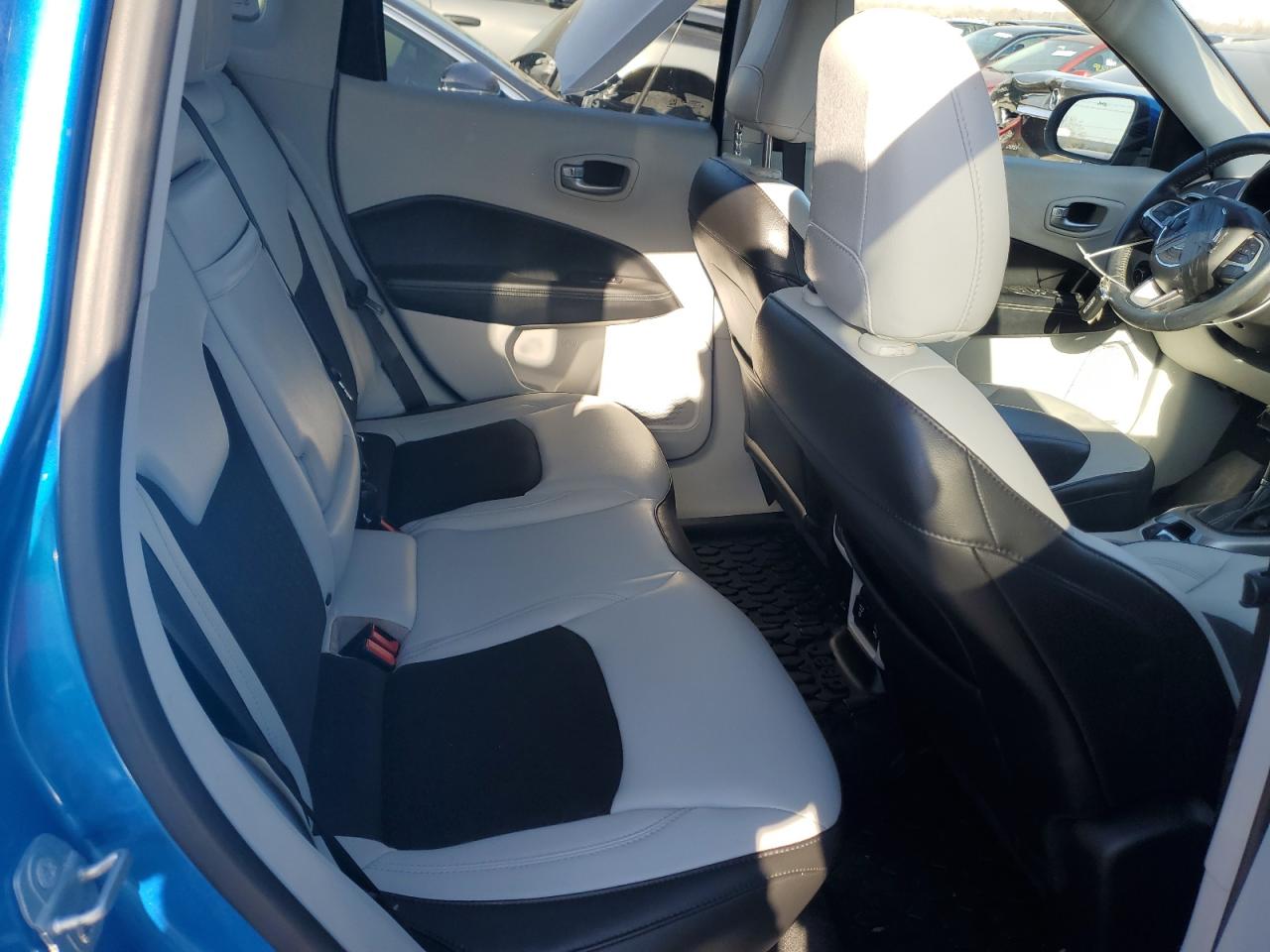 2018 Jeep Compass Latitude VIN: 3C4NJDBBXJT307219 Lot: 92636695