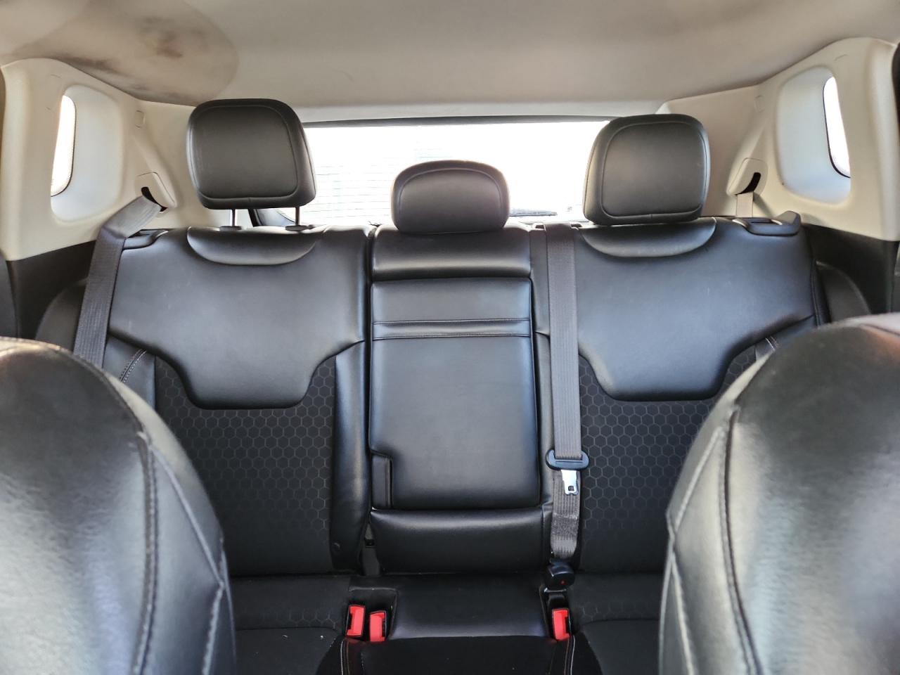 2018 Jeep Compass Latitude VIN: 3C4NJDBB0JT200101 Lot: 92705925