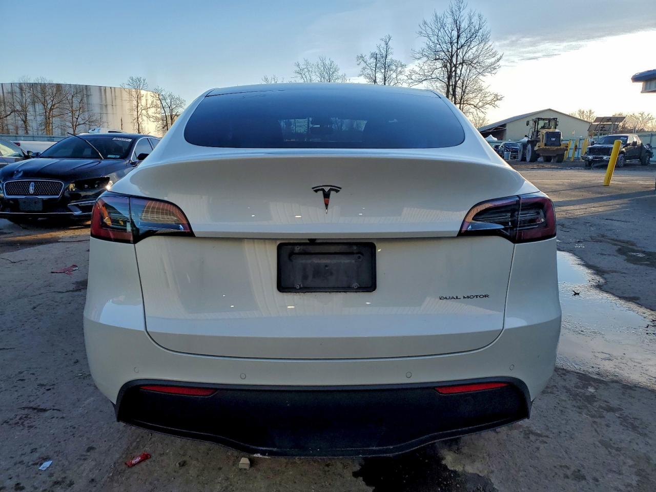 2022 Tesla Model Y VIN: 7SAYGDEE1NF321454 Lot: 93972555