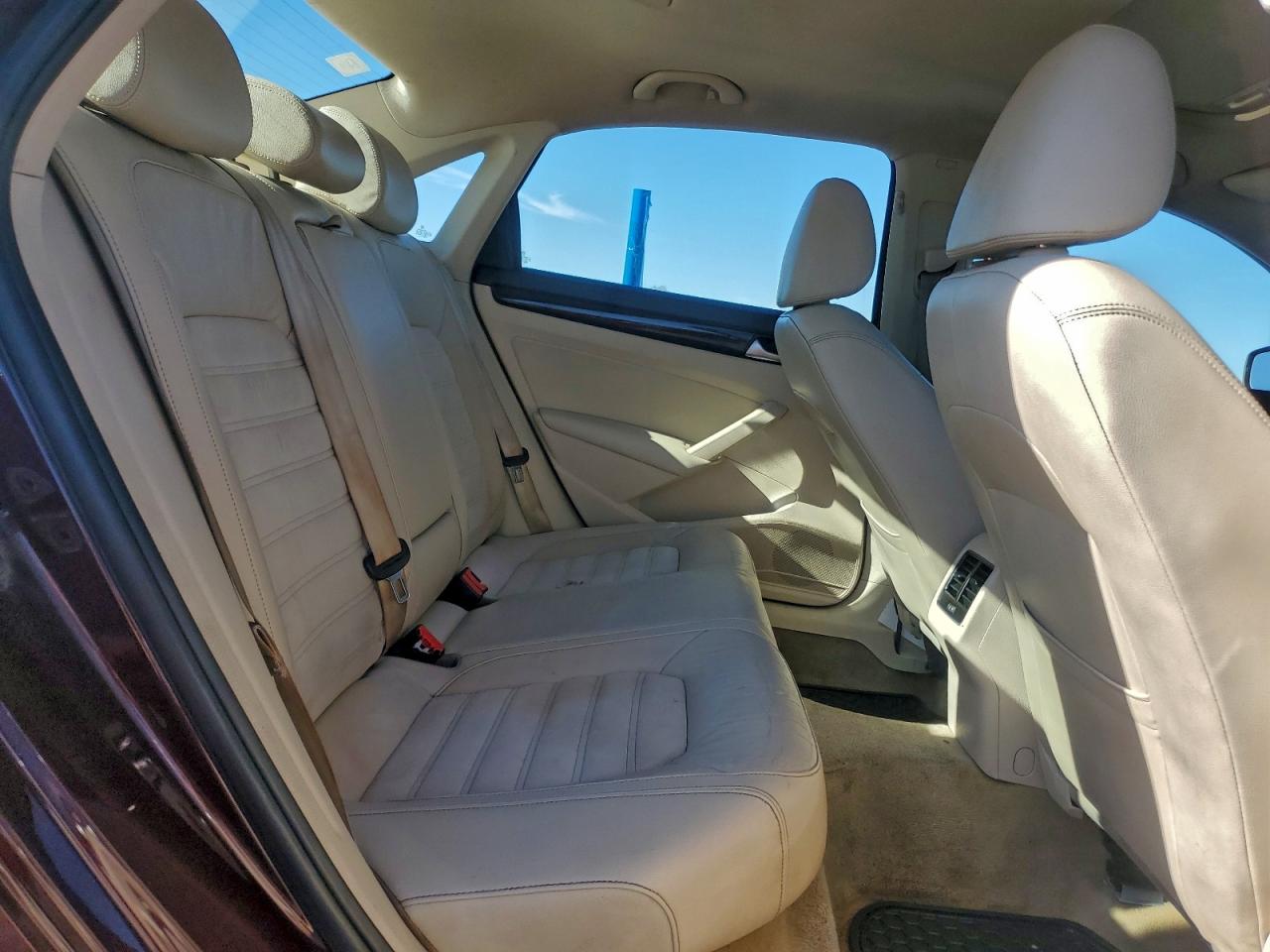 2014 Volkswagen Passat Sel VIN: 1VWCN7A30EC056054 Lot: 94129865