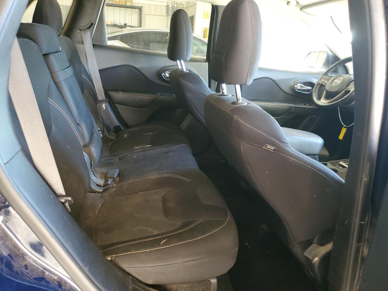 2015 Jeep Cherokee Latitude VIN: 1C4PJMCB0FW691925 Lot: 90706025