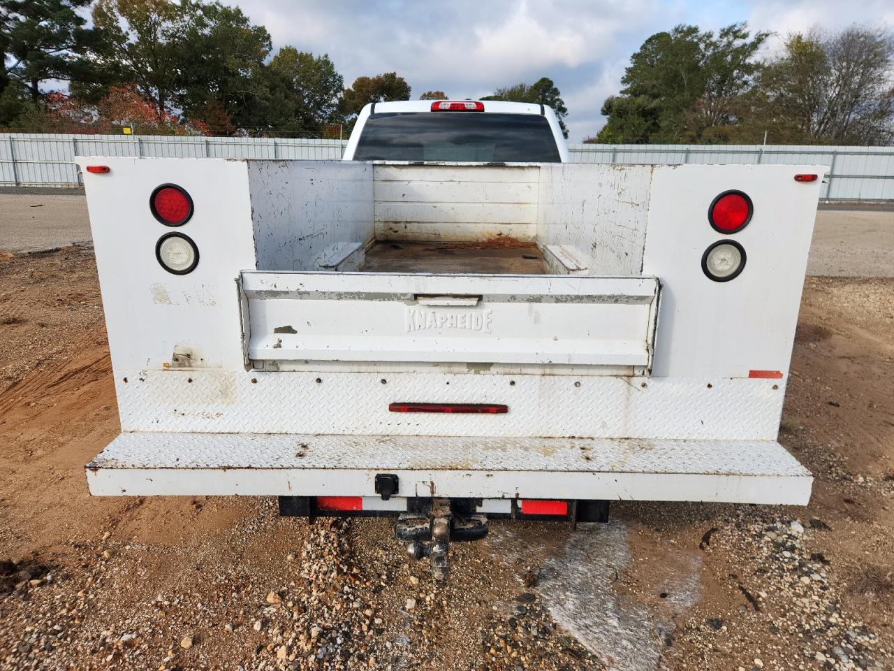 2015 GMC Sierra Utility / Service Truck VIN: 1GD421C86FF572632 Lot: 92110185