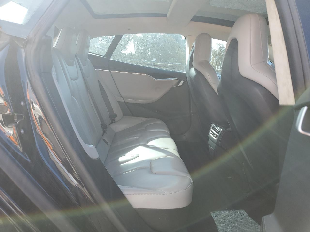 2015 Tesla Model S VIN: 5YJSA1E28FF102551 Lot: 91614895