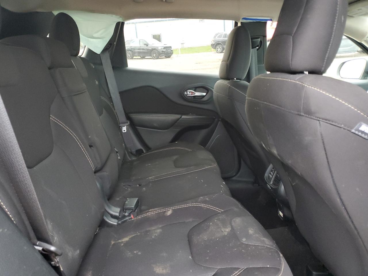 2016 Jeep Cherokee Latitude VIN: 1C4PJMCB5GW163511 Lot: 92864695