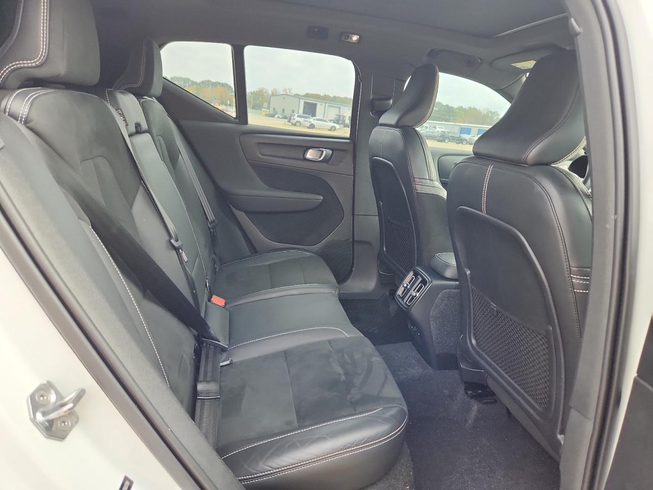 2021 Volvo Xc40 T5 R-Design VIN: YV4162UM9M2562790 Lot: 91623615