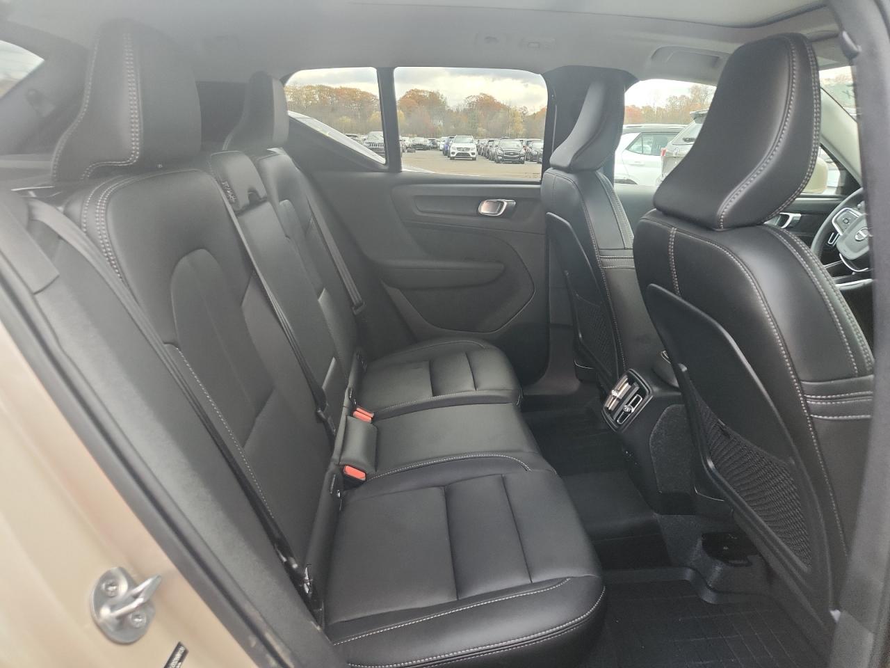 2025 Volvo Xc40 Core VIN: YV4L12UJ3S2600136 Lot: 91455235