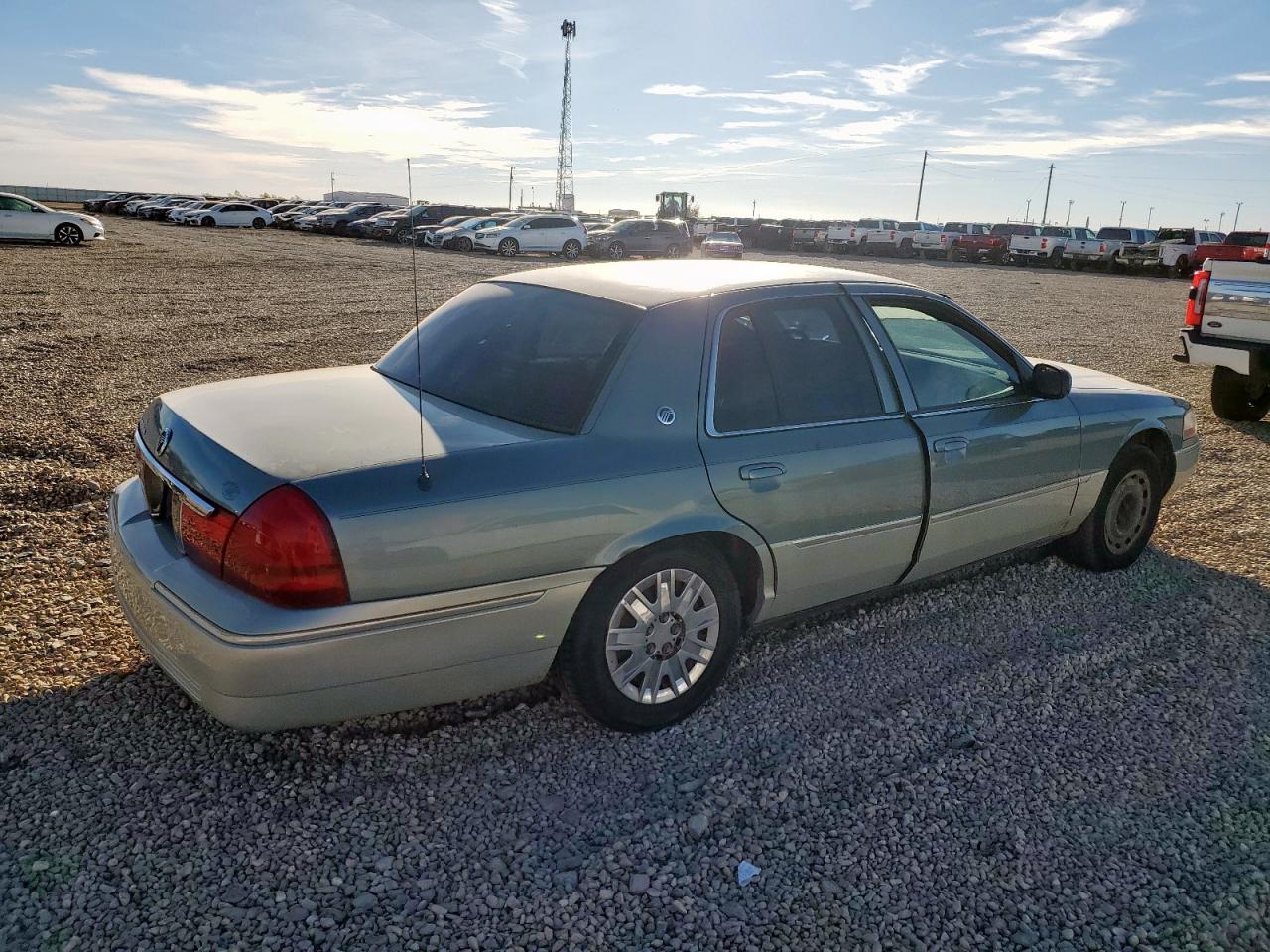 2005 Mercury Grand Marquis Gs VIN: 2MEFM74W95X641726 Lot: 92007485