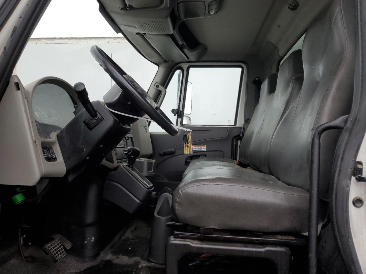 2017 International 4300 Box Truck VIN: 1HTMMMMM0HH636895 Lot: 93009155