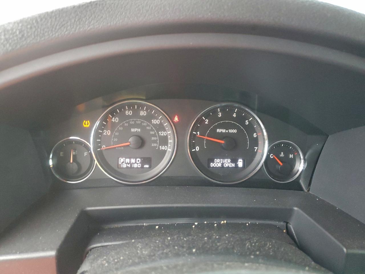 2008 Jeep Commander Sport VIN: 1J8HG48K98C225242 Lot: 94402465