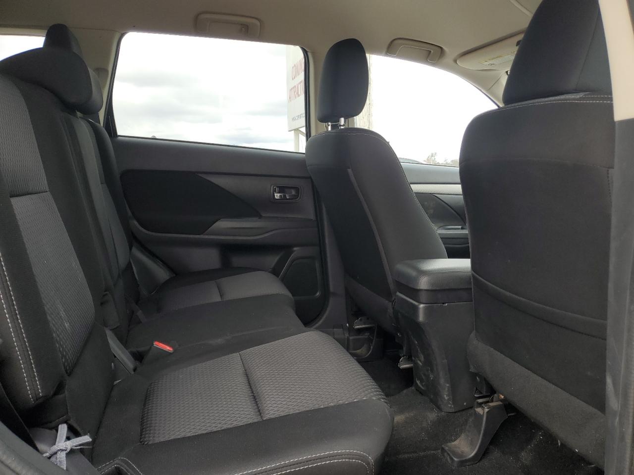 2018 Mitsubishi Outlander Es VIN: JA4AD2A39JJ005815 Lot: 91909485