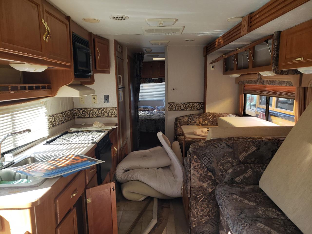 2002 Ford Econoline E450 Super Duty Cutaway Van VIN: 1FDXE45S32HA18946 Lot: 93724425