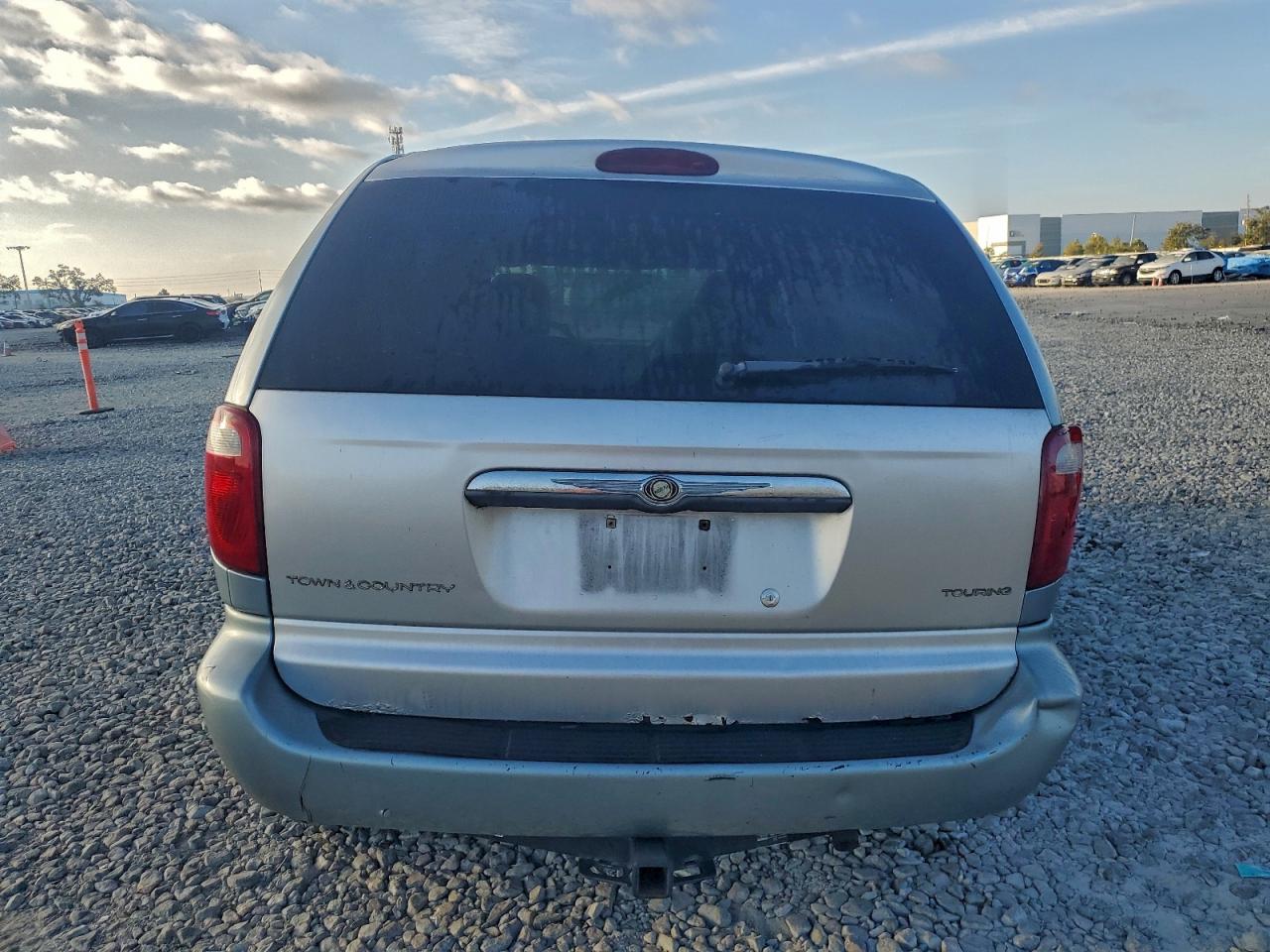 2004 Chrysler Town & Country VIN: 1C4GP45R24B561898 Lot: 93708475