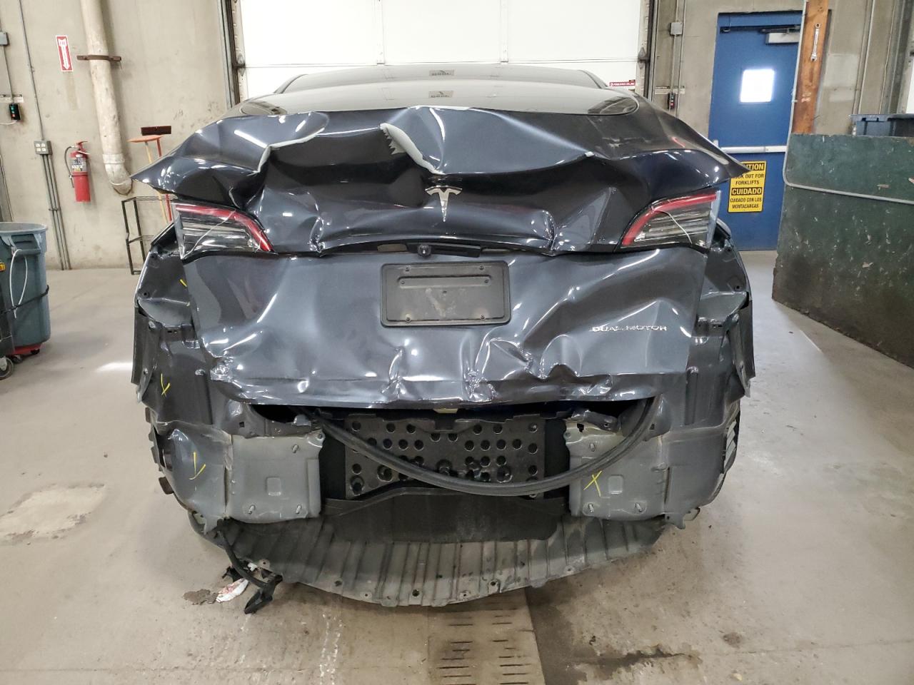 2024 Tesla Model Y VIN: 7SAYGDEE4RA245215 Lot: 91590485