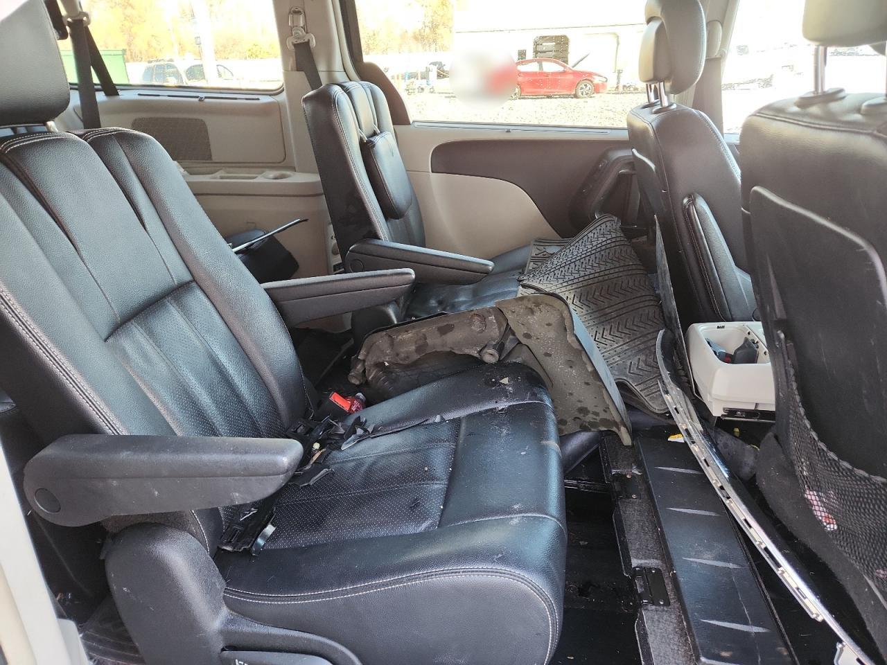 2014 Chrysler Town & Country Touring L VIN: 2C4RC1CG2ER196064 Lot: 92173475